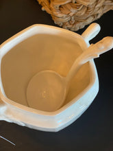 Load image into Gallery viewer, Vintage Soup Tureen