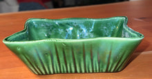 Load image into Gallery viewer, Vintage MCM UPCO USA 400 Planter, Avocado Green